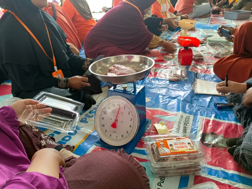 Semangat “Berkurban, Berbagi, Berdaya”, DPC PKS Sukun Bagikan 1.500 Paket Kurban 3 DPC PKS Sukun Bagikan 1.500 Paket Kurban