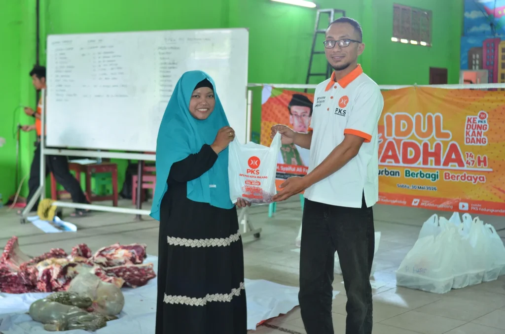 Kedungkandang Distribusikan 1.300 Paket Daging ke 12 Kelurahan