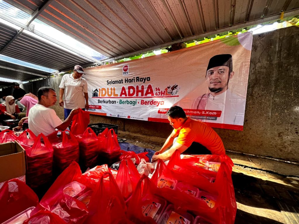 Kurban 2026, PKS Klojen Salurkan Lebih dari 1.000 Paket Daging untuk Warga 2 Kurban 2026, PKS Klojen Salurkan Lebih dari 1.000 Paket Daging untuk Warga