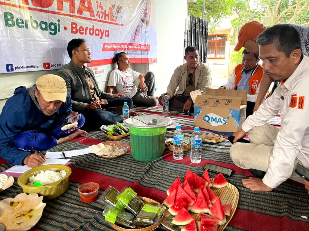 Kurban 2026, PKS Klojen Salurkan Lebih dari 1.000 Paket Daging untuk Warga 3 Kurban 2026, PKS Klojen Salurkan Lebih dari 1.000 Paket Daging untuk Warga