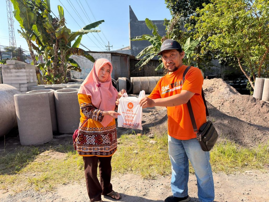 PKS Blimbing Salurkan 1.278 Paket Daging Kurban untuk Masyarakat pada Iduladha 1447 H 2 PKS Blimbing Salurkan 1.278 Paket Daging Kurban untuk Masyarakat pada Iduladha 1447 H
